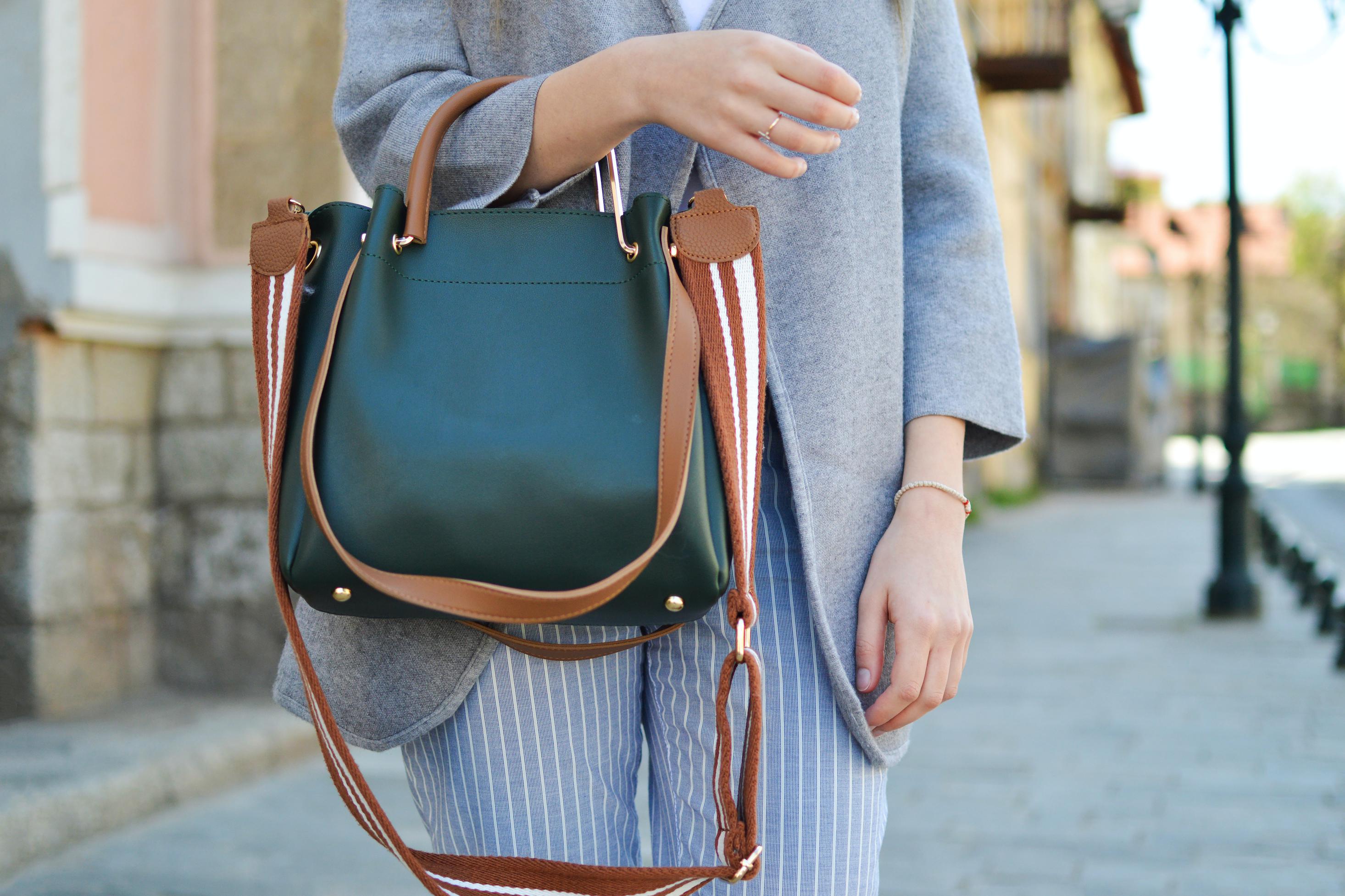Minimalism, capsule wardrobe, simplicity, essential pieces, versatile clothing, declutter, intentional fashion Minimalism, capsule wardrobe, simplicity, essential pieces, versatile clothing, declutter, intentional fashion