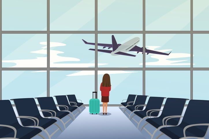Pasajero esperando por un vuelo demorado en el aeropuerto