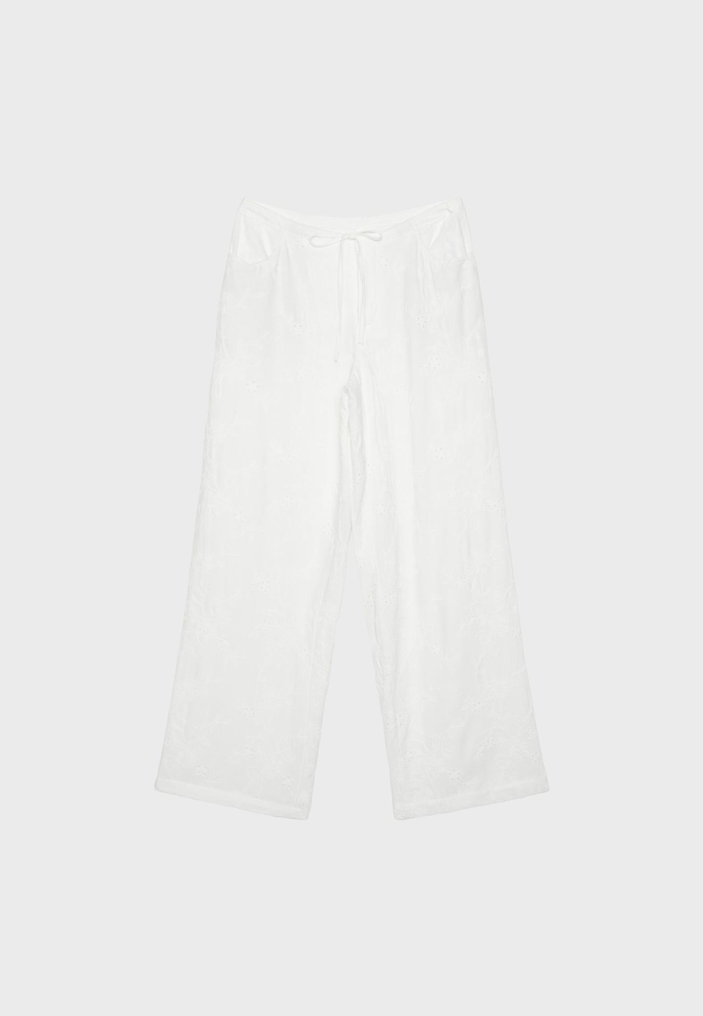Stradivarius relaxed daytime outfit on model