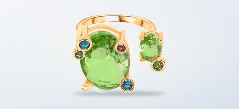 Multicolour crystal adjustable ring with a yellow-gold-tone finish