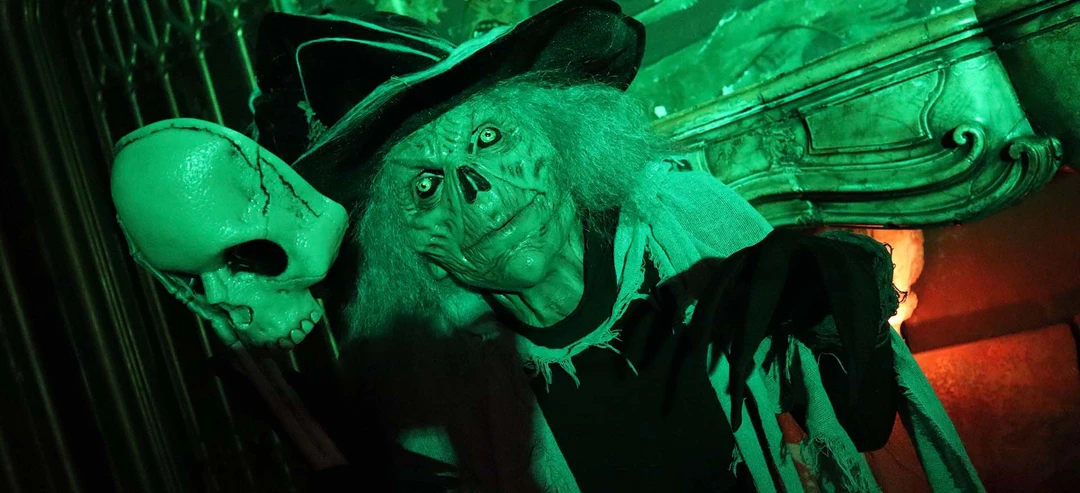 Costumed performer in a Halloween scare experience