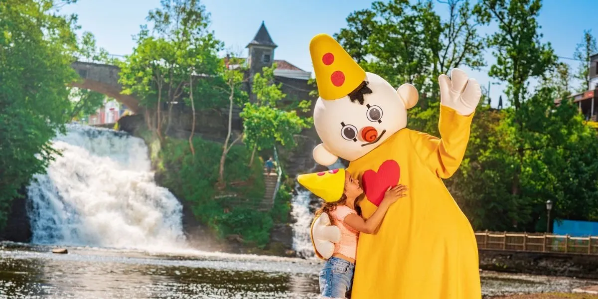Une rencontre avec un personnage à Plopsaland Ardennes