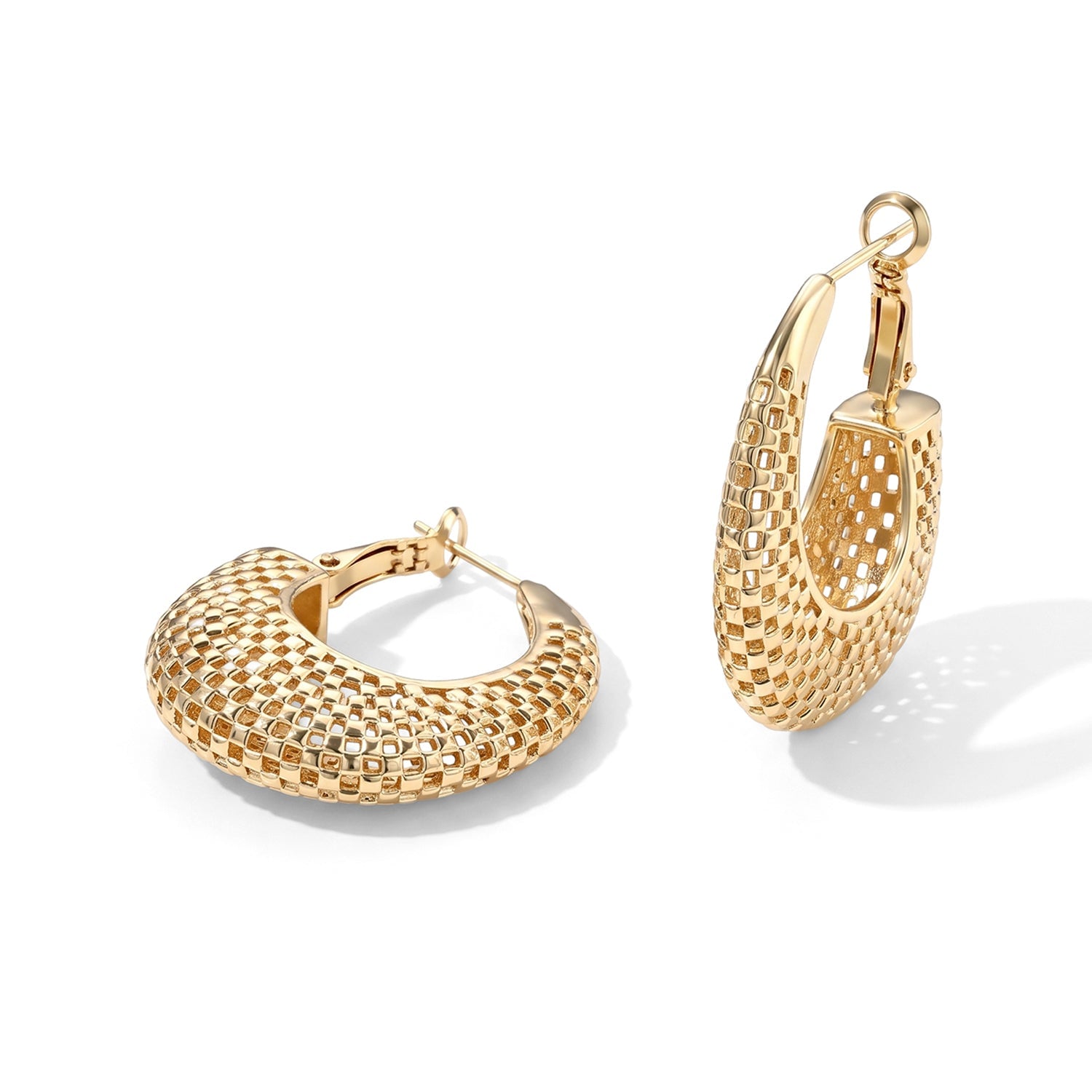 Fancy earrings in pure yellow brass