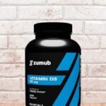 Flacon de vitamine D3 Zumub posé sur une surface en bois