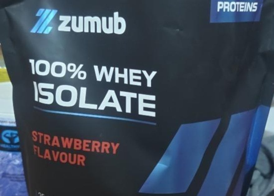 Pochette Zumub 100% Whey Isolate à la fraise sur fond clair